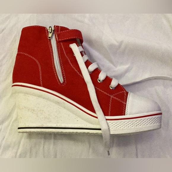 Red High heal sneakers - Picture 3 of 4